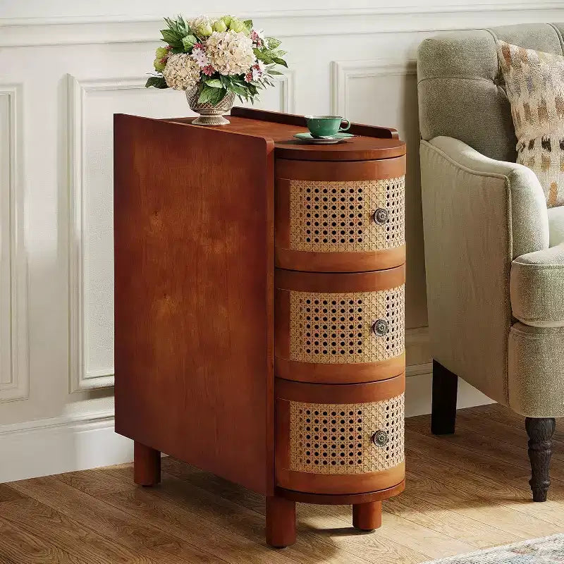 Table d'appoint en bois massif avec 3 tiroirs en rotin et poignées estampées - Aucun assemblage requis