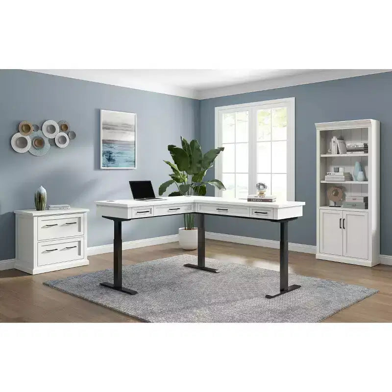 Classeur latéral moderne en bois - blanc, portes de style Shaker, panneaux à lattes, blocs multiprises intégrés