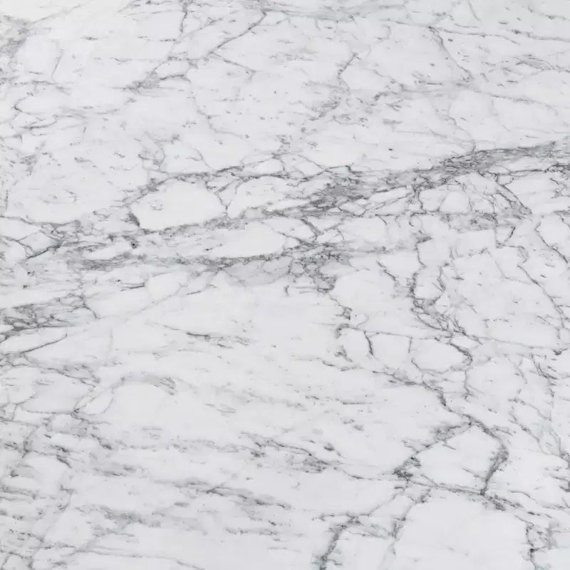 Table basse carrée de 80 cm en marbre blanc de Carrare italien - Pieds en orme du milieu du siècle