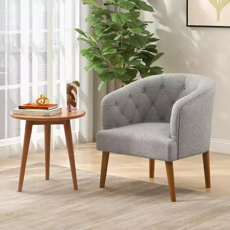 Fauteuil club capitonné avec pieds en bois d'hévéa – Lin, capitonné