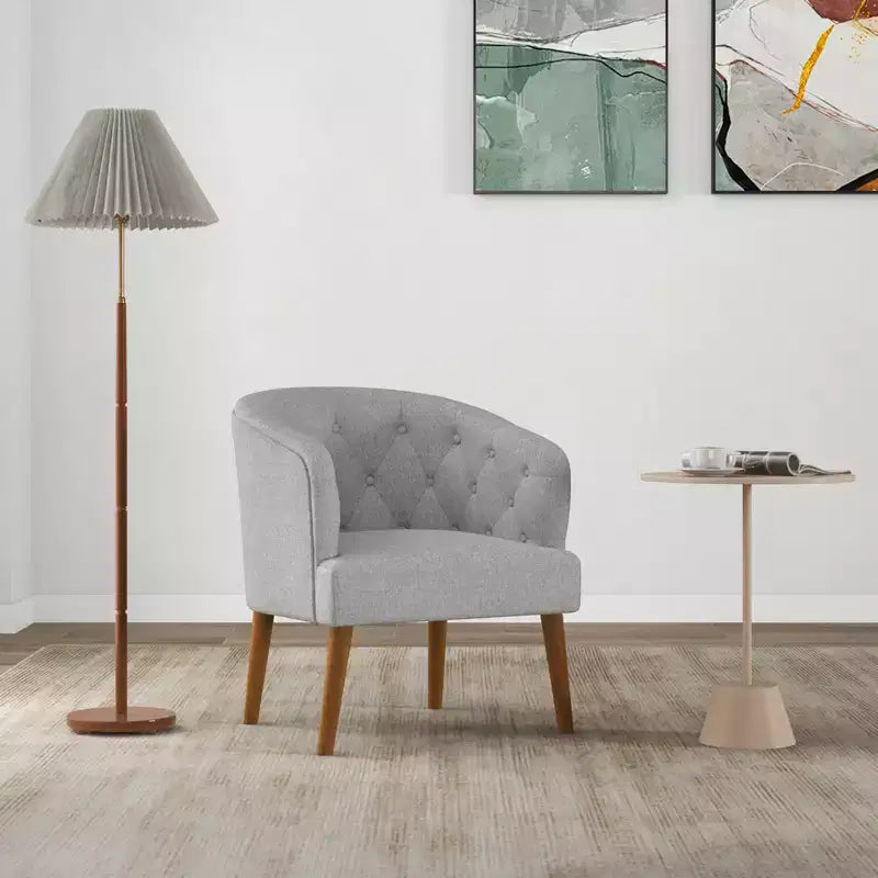 Fauteuil club capitonné avec pieds en bois d'hévéa – Lin, capitonné